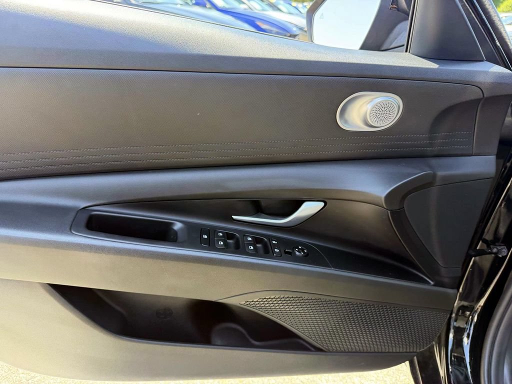 Certified 2023 Hyundai Elantra SEL FWD image 15
