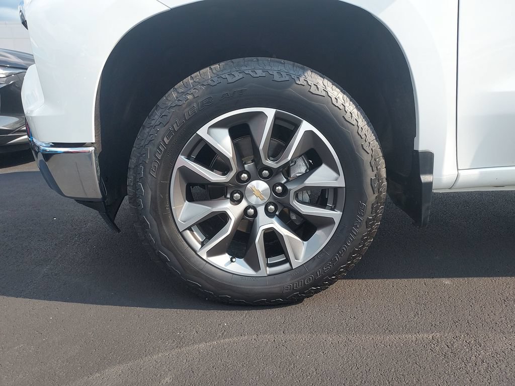 Used 2025 Chevrolet Silverado 1500 LT AWD/4WD image 10