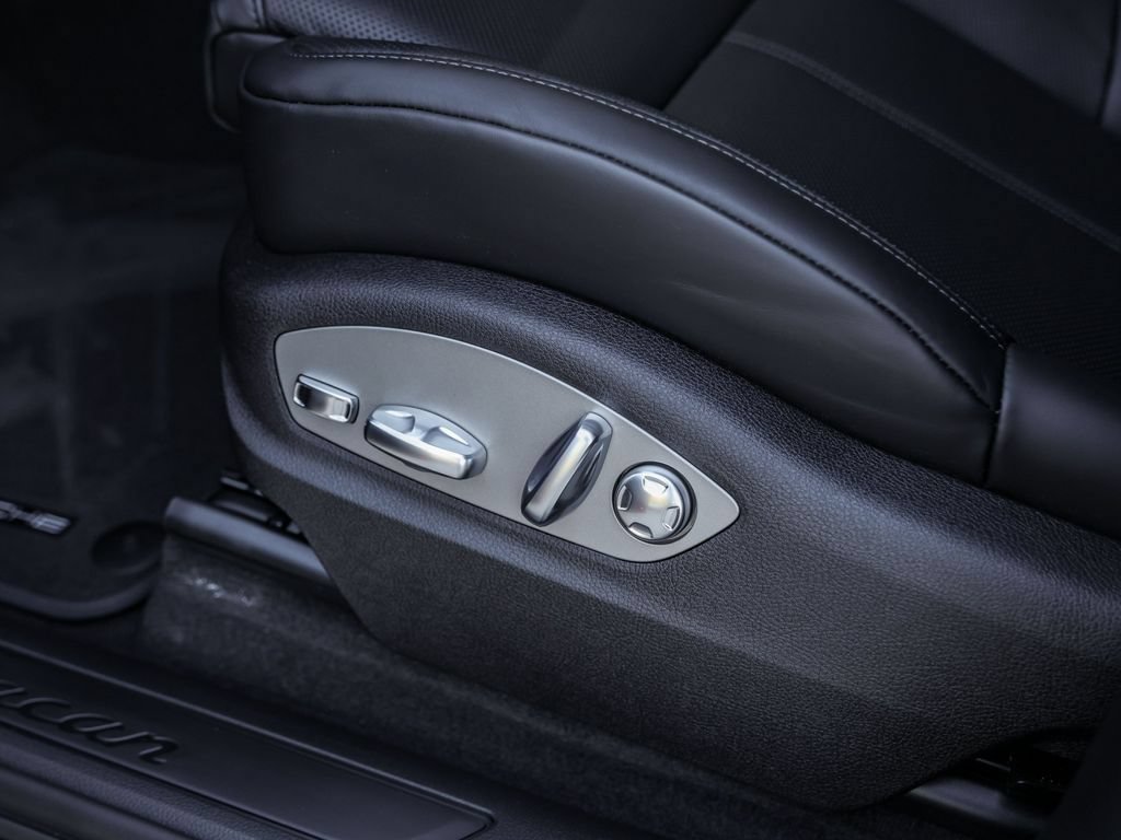 Certified 2026 Porsche Macan AWD/4WD image 14