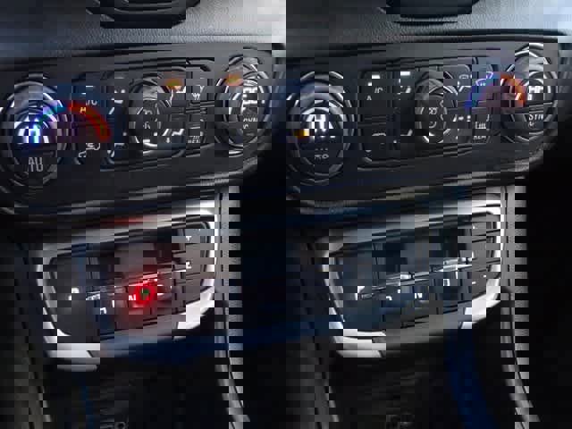 Used 2024 GMC Terrain SLT image 27