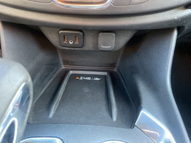 Used 2023 Chevrolet Traverse LT image 32