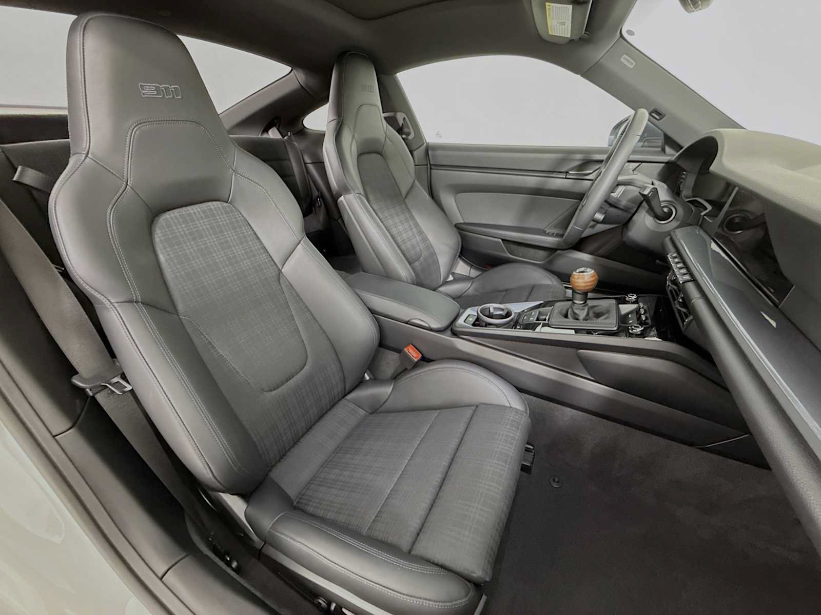 Certified 2025 Porsche 911 Carrera T RWD image 28