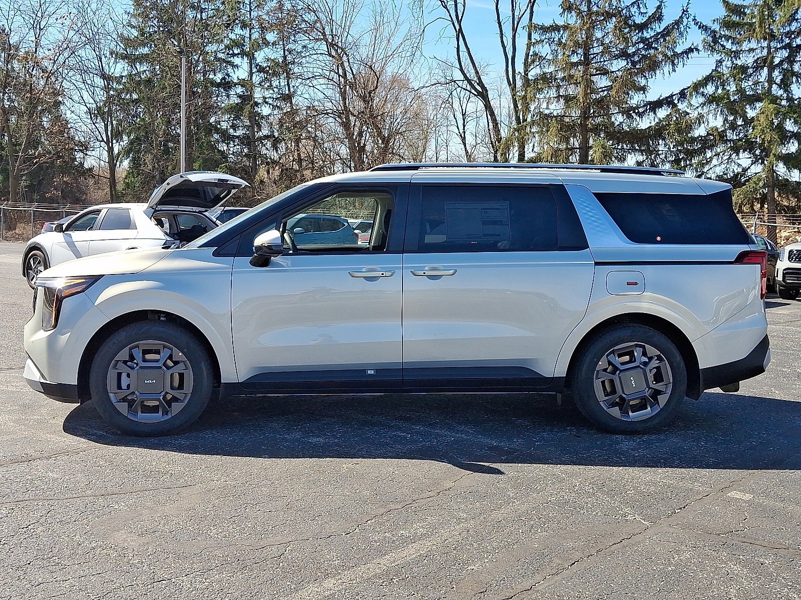 New 2025 Kia Carnival EX image 5