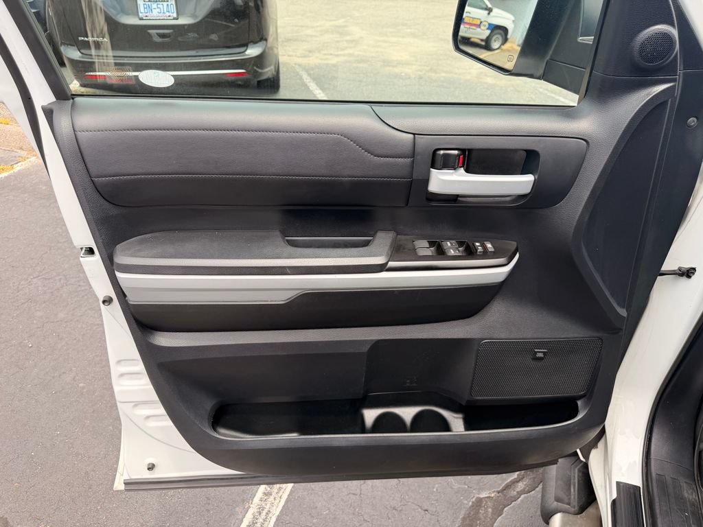 Used 2018 Toyota Tundra Limited w/ Limited Premium Package AWD/4WD image 26