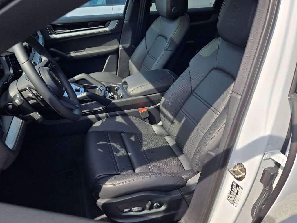 New 2026 Porsche Cayenne Coupe image 5