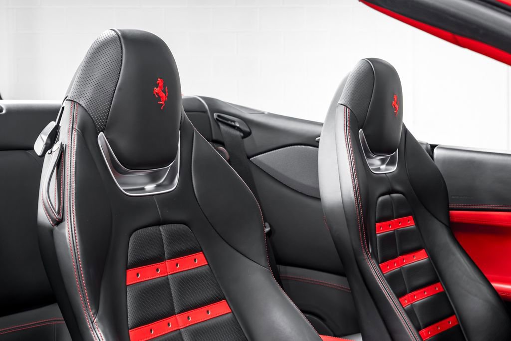 Used 2020 Ferrari Portofino RWD image 32
