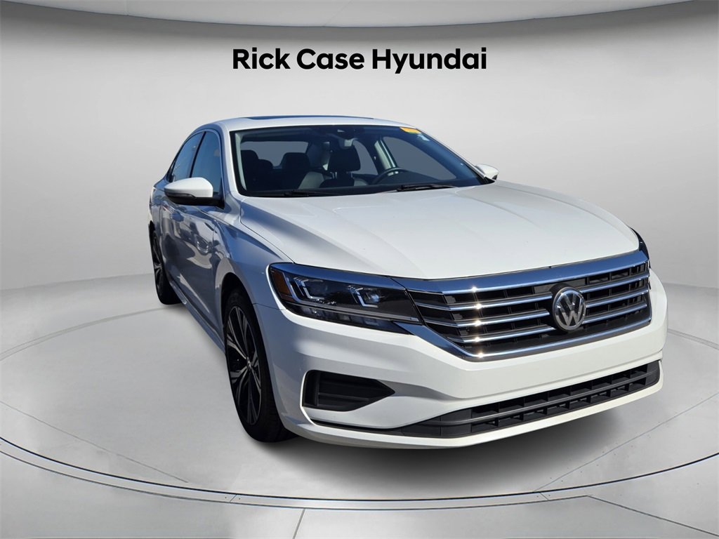 Used 2021 Volkswagen Passat 2.0T SE image 4