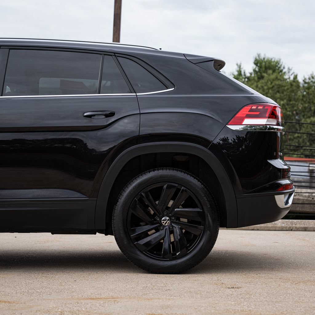 Used 2023 Volkswagen Atlas Cross Sport SE w/ Black Wheel Package AWD/4WD image 4