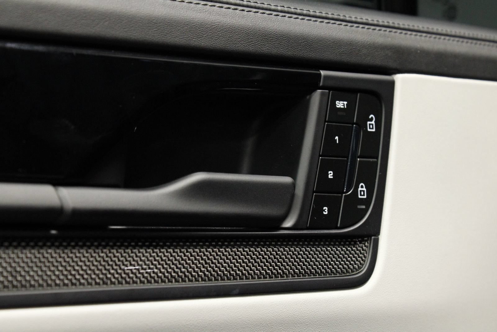 Certified 2025 Porsche Cayenne GTS AWD/4WD image 35