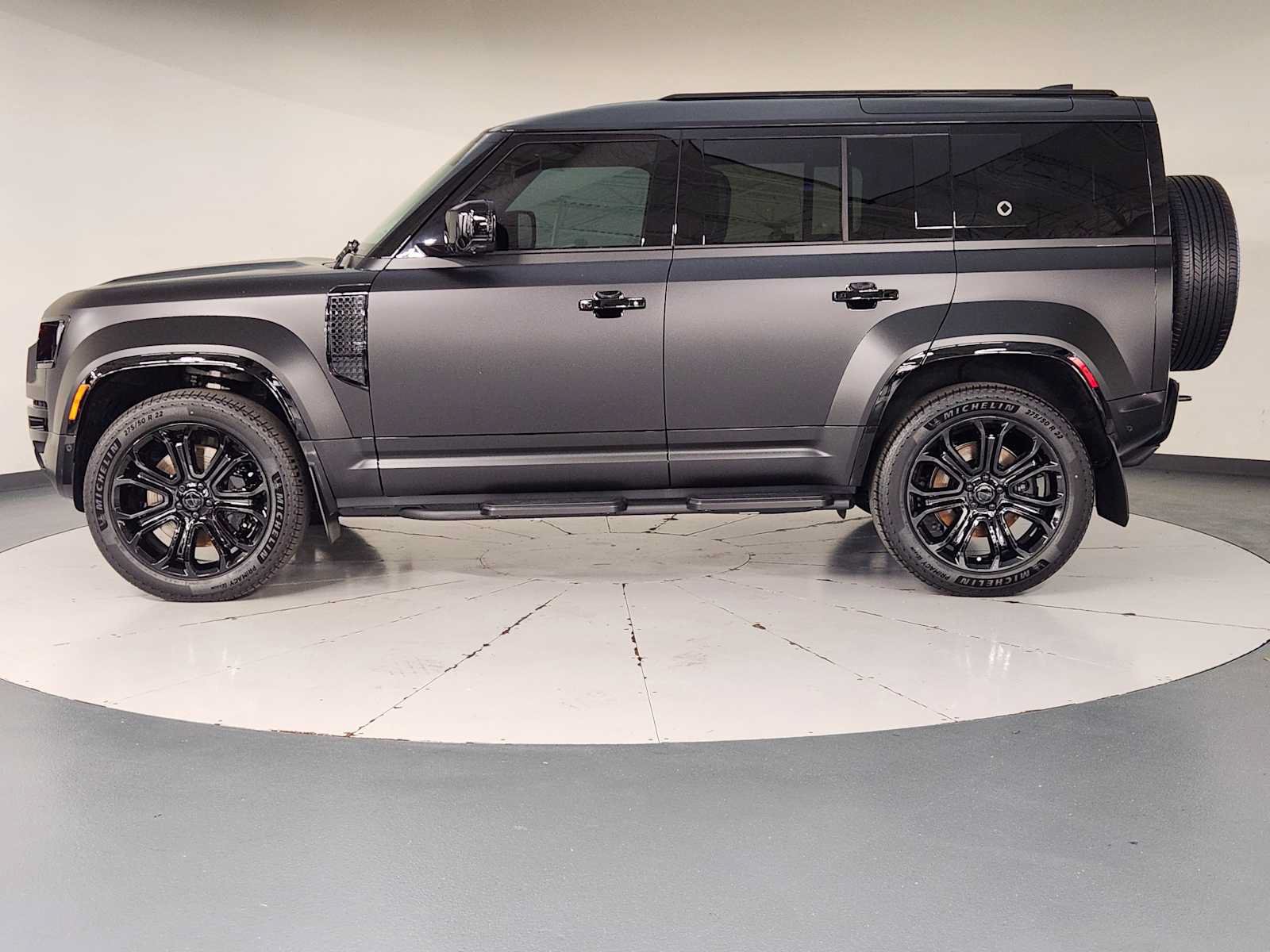 New 2026 Land Rover Defender 110 OCTA AWD/4WD image 5