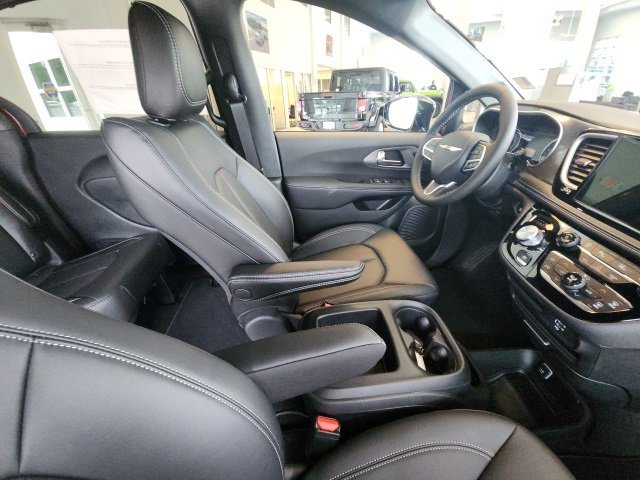 New 2026 Chrysler Pacifica Select image 20