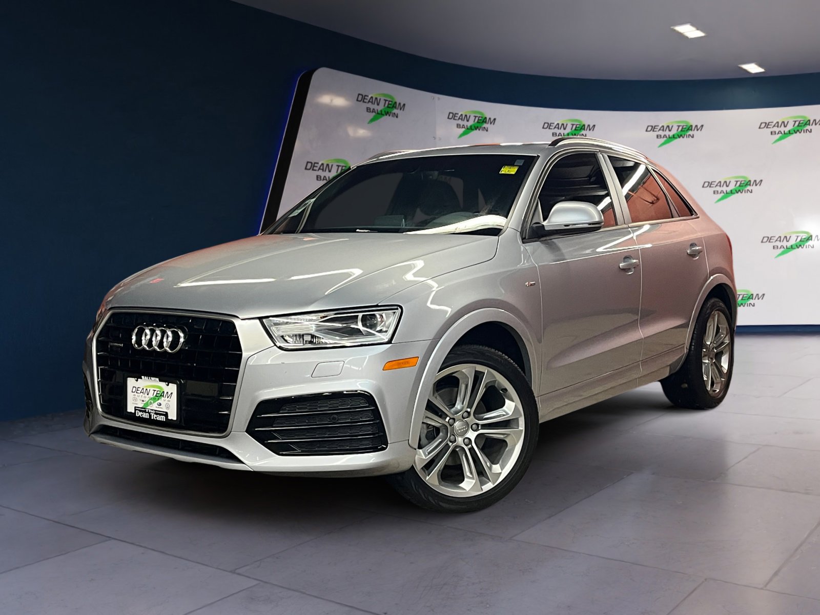 Used 2018 Audi Q3 2.0T Premium w/ Convenience Package image 3