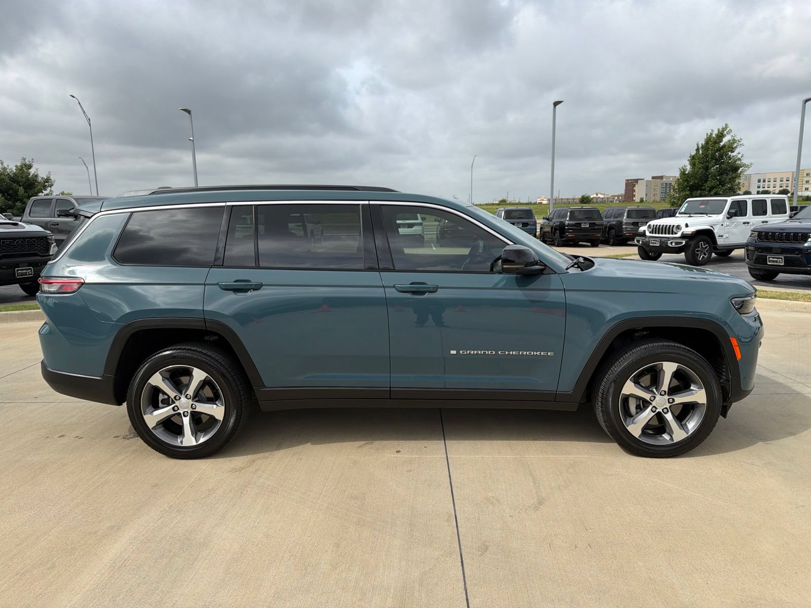 Used 2026 Jeep Grand Cherokee L Limited w/ Luxury Tech Group II RWD image 6