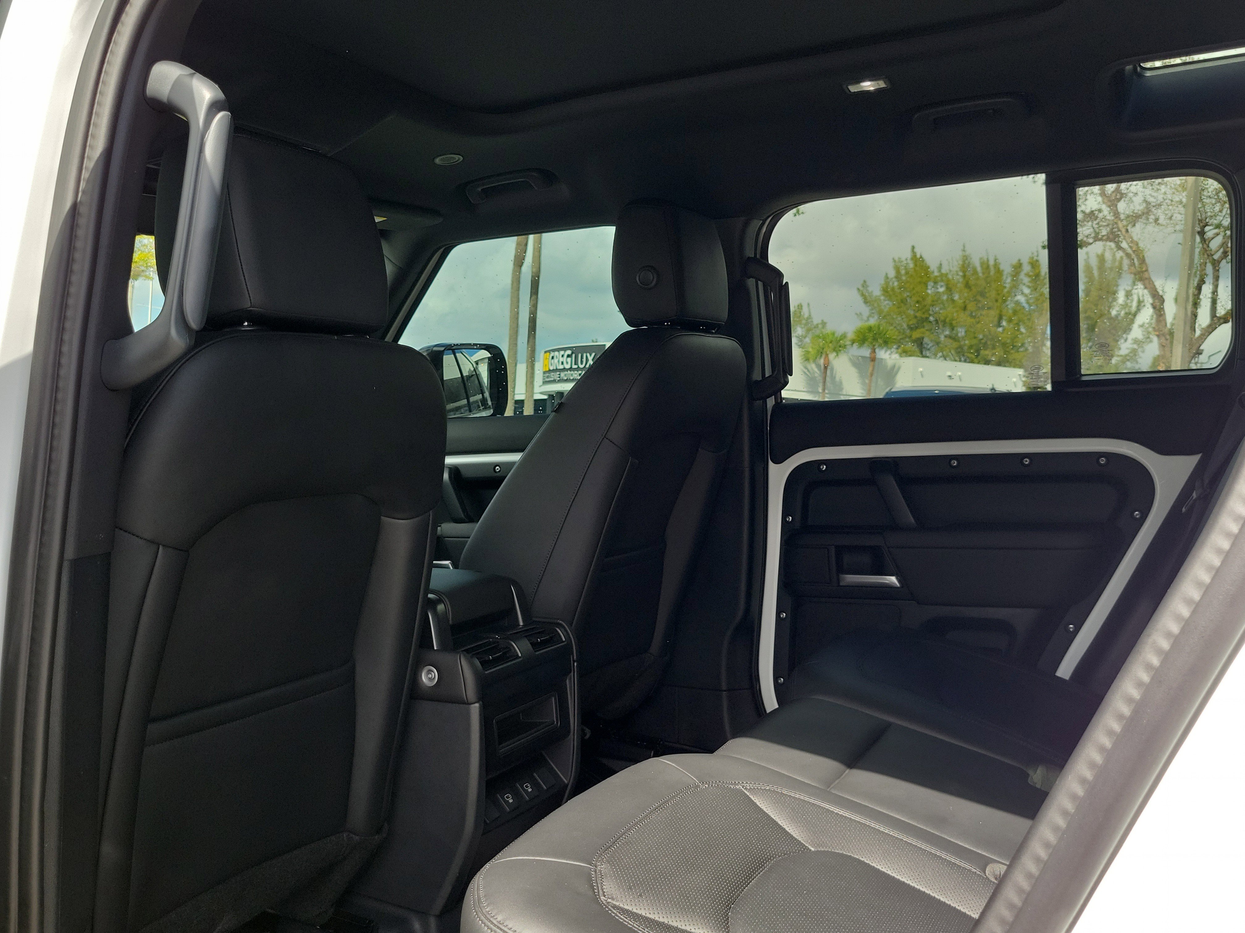 Used 2025 Land Rover Defender 110 S image 16