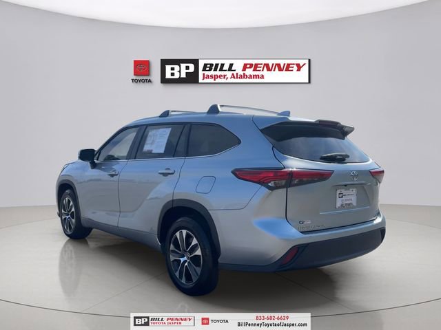 Used 2023 Toyota Highlander XLE image 3