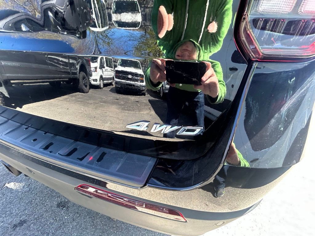 Used 2025 Ford Explorer Active AWD/4WD image 9