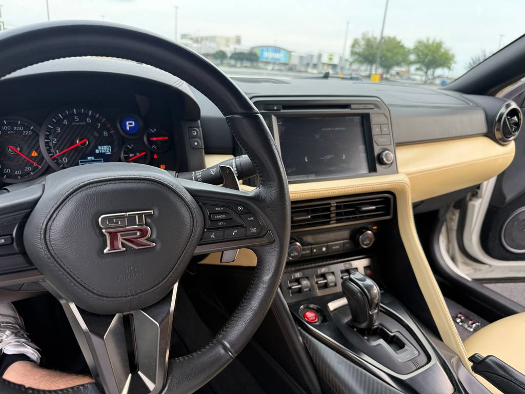 Used 2017 Nissan GT-R Premium w/ Premium Interior Package AWD/4WD image 25