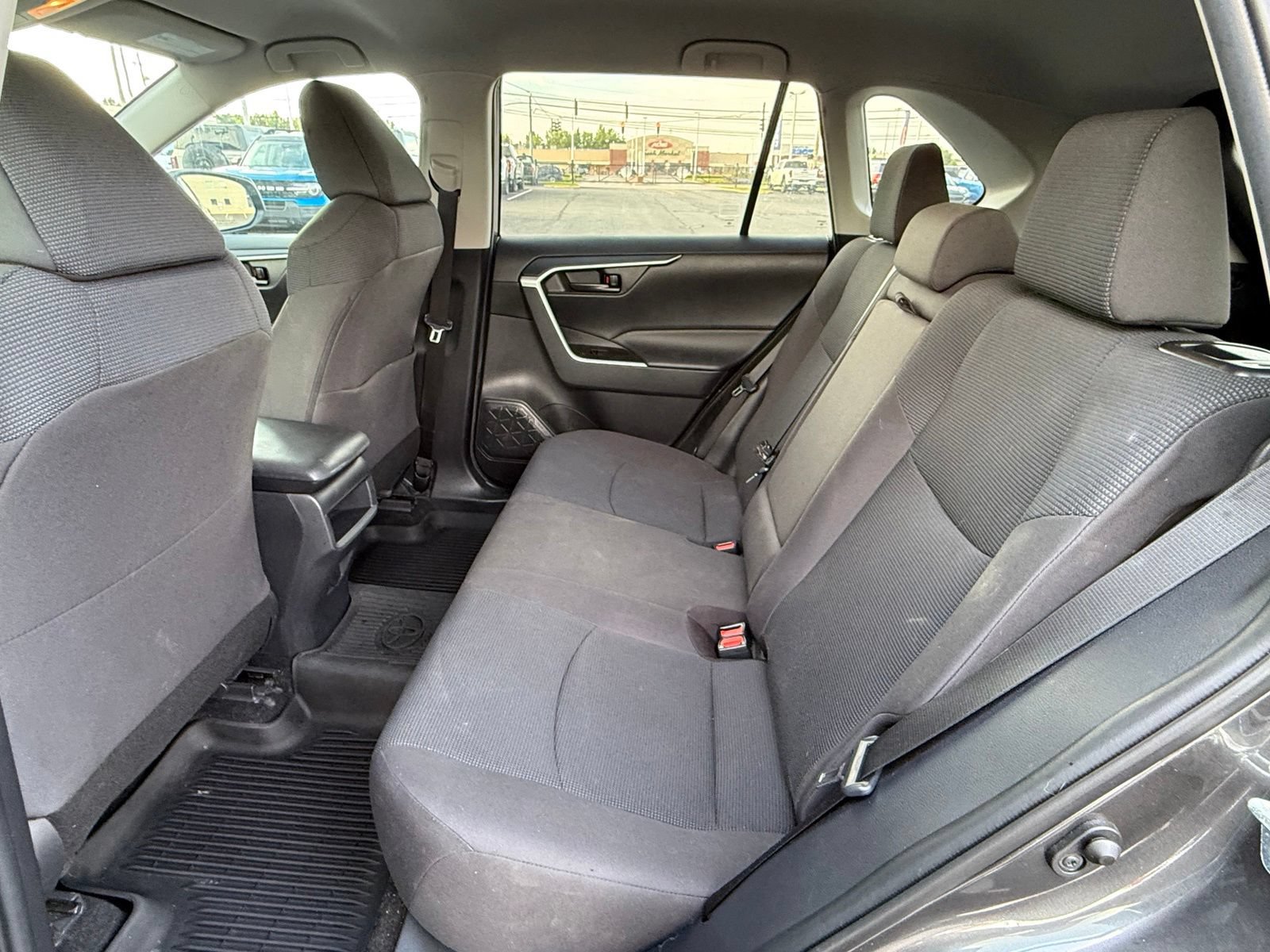Used 2021 Toyota RAV4 LE AWD/4WD image 14