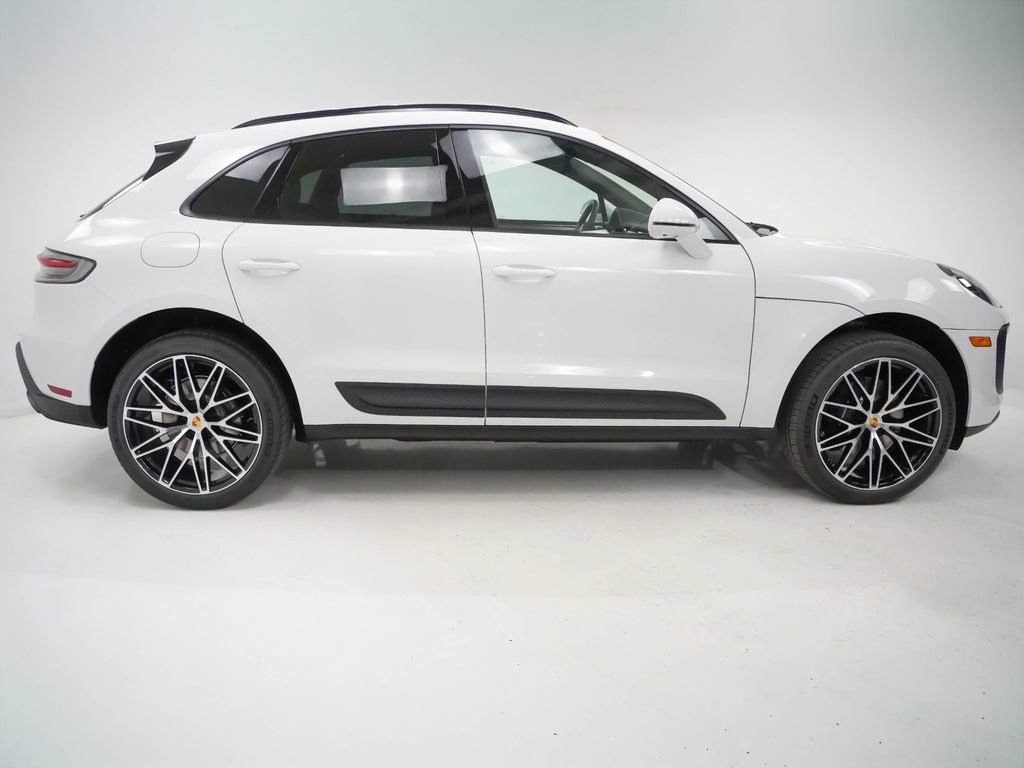 Certified 2026 Porsche Macan AWD/4WD image 9