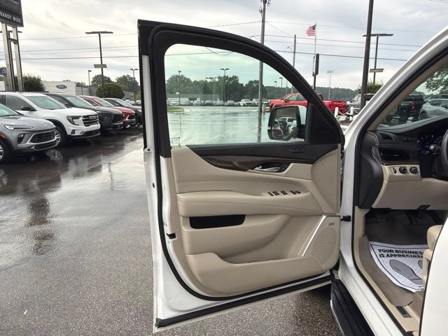 Certified 2020 Cadillac Escalade Luxury AWD/4WD image 12