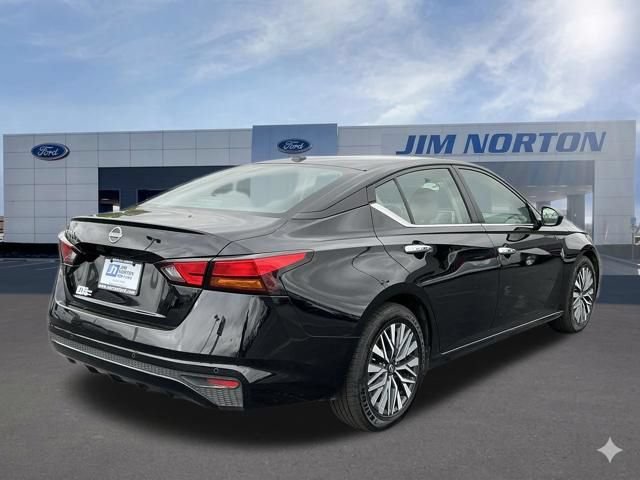 Used 2025 Nissan Altima 2.5 SV FWD image 4