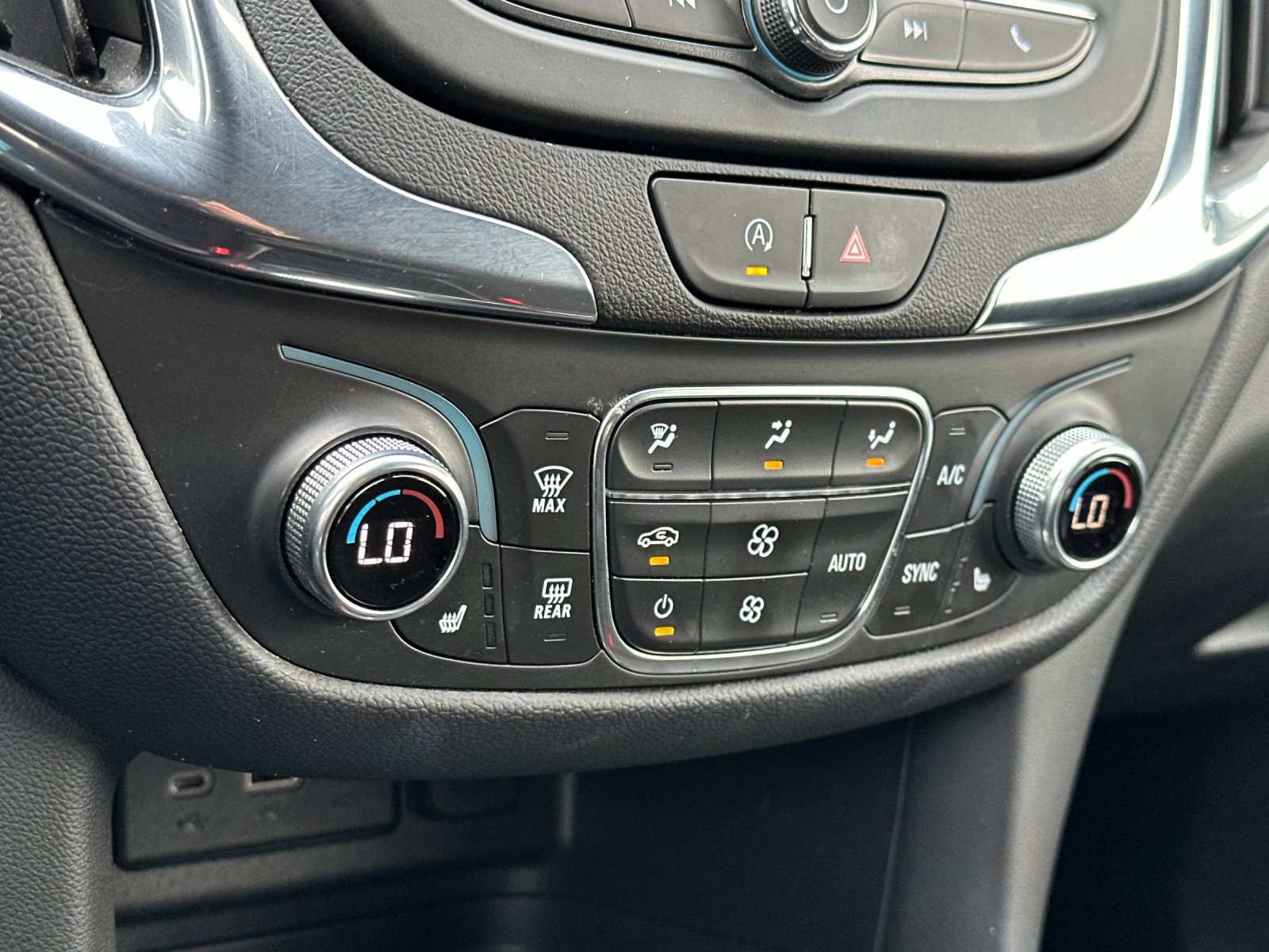 Used 2024 Chevrolet Equinox LT AWD/4WD image 20