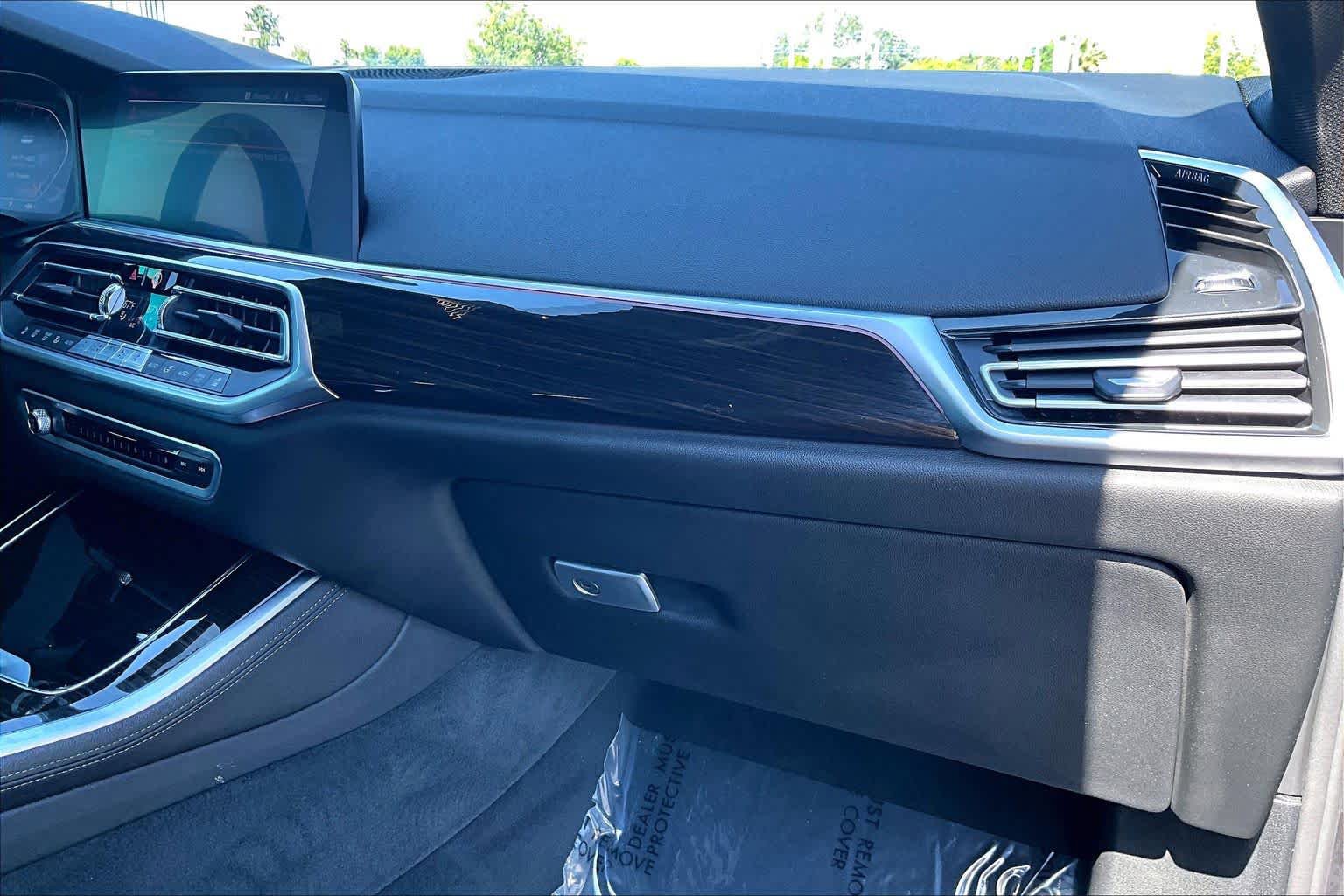 Used 2019 BMW X5 xDrive50i w/ M Sport Package AWD/4WD image 18