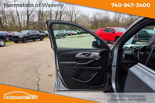 Used 2023 Chevrolet Traverse LT FWD image 13