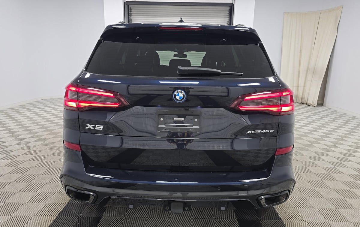 Used 2023 BMW X5 xDrive45e w/ M Sport Package AWD/4WD image 4