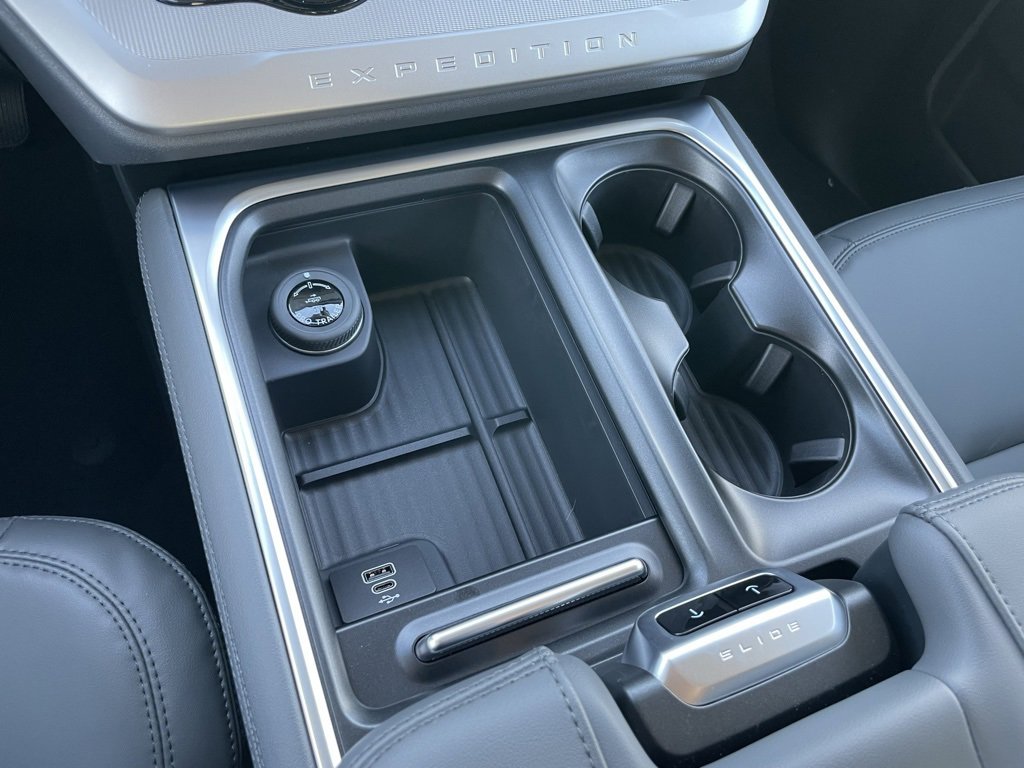New 2026 Ford Expedition Active image 14