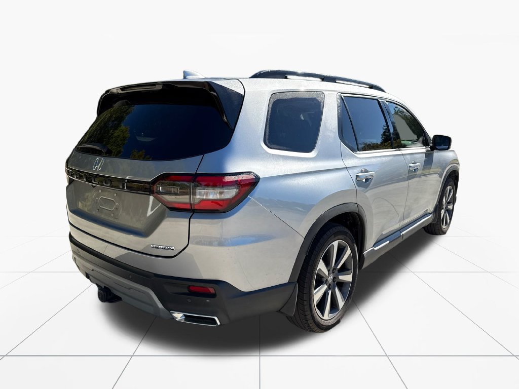Used 2025 Honda Pilot Touring image 8