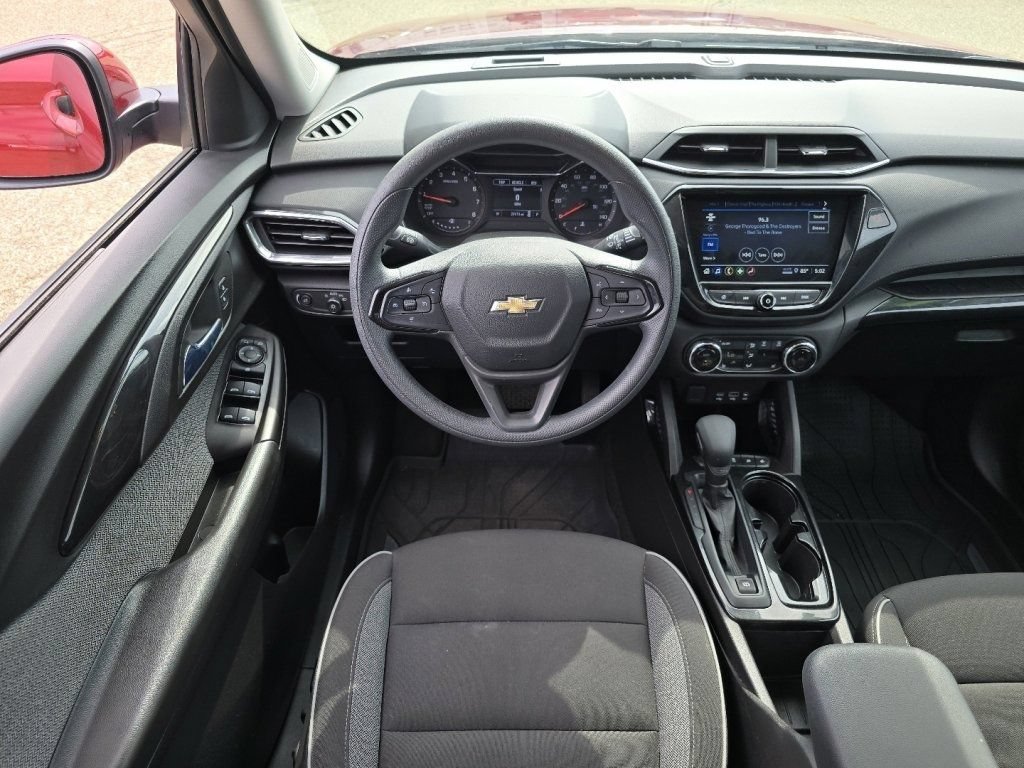 Used 2023 Chevrolet TrailBlazer LT w/ Convenience Package FWD image 24