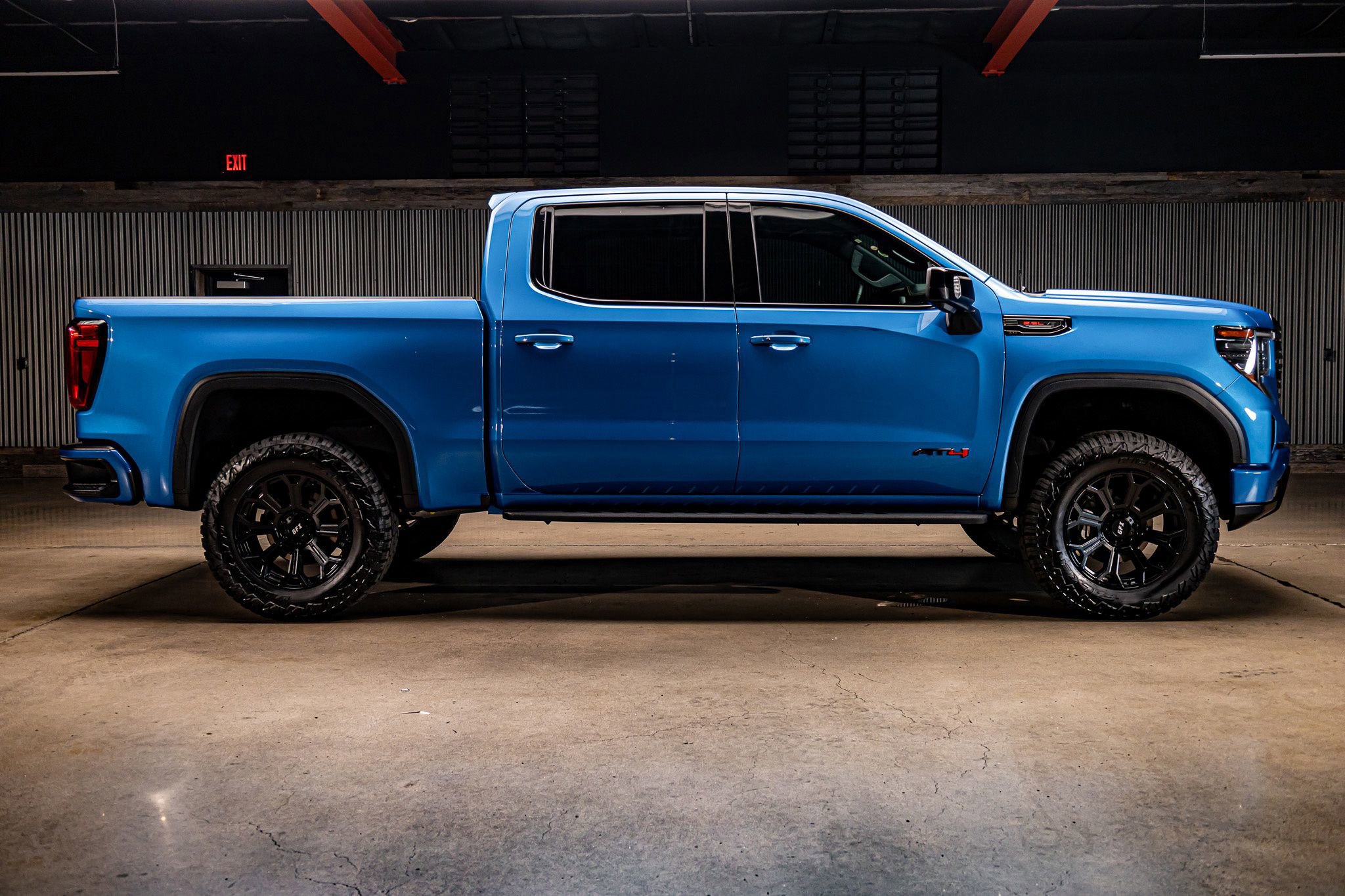 Used 2024 GMC Sierra 1500 AT4 w/ Technology Package image 10