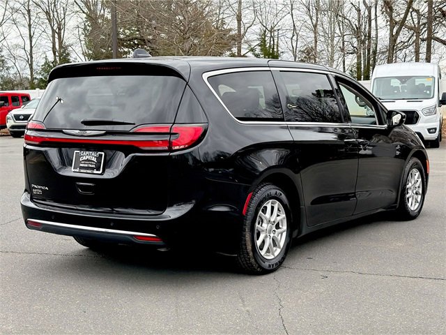 Used 2024 Chrysler Pacifica Touring-L image 13