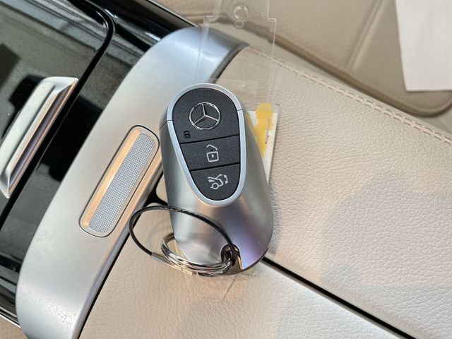 Used 2025 Mercedes-Benz GLC 300 4MATIC image 31