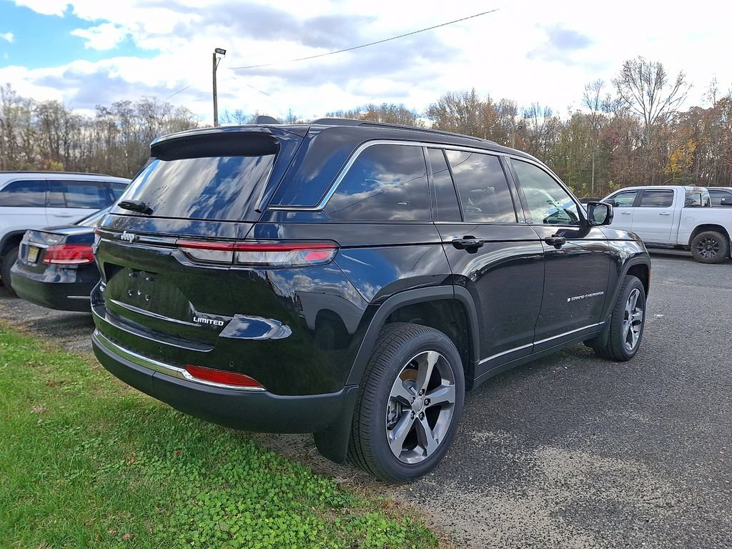 New 2025 Jeep Grand Cherokee Limited w/ MOPAR Finishing Package AWD/4WD image 6
