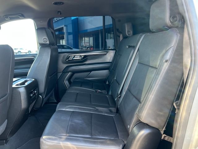 Used 2025 Chevrolet Suburban Z71 image 15