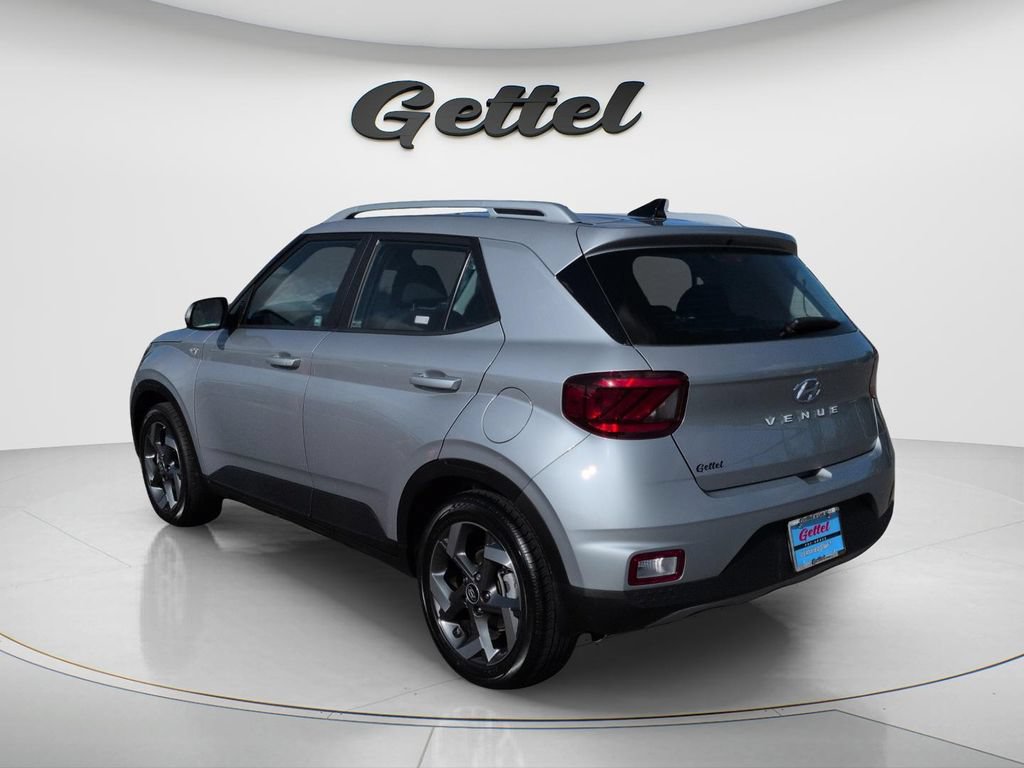 Certified 2021 Hyundai Venue SEL FWD image 7