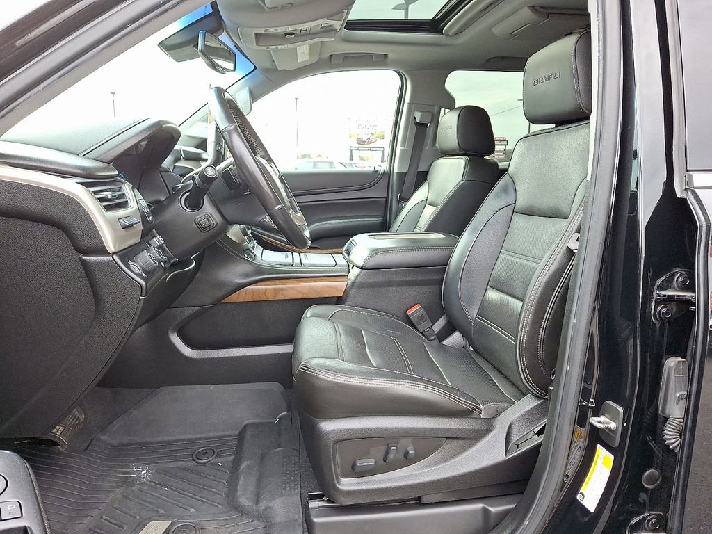 Used 2019 GMC Yukon Denali w/ Denali Ultimate Package image 16