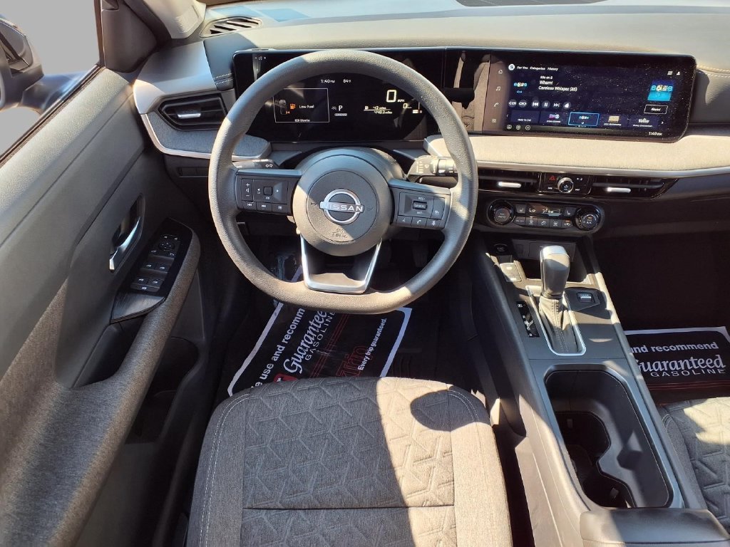 Used 2026 Nissan Kicks SV w/ SV Premium Package FWD image 4