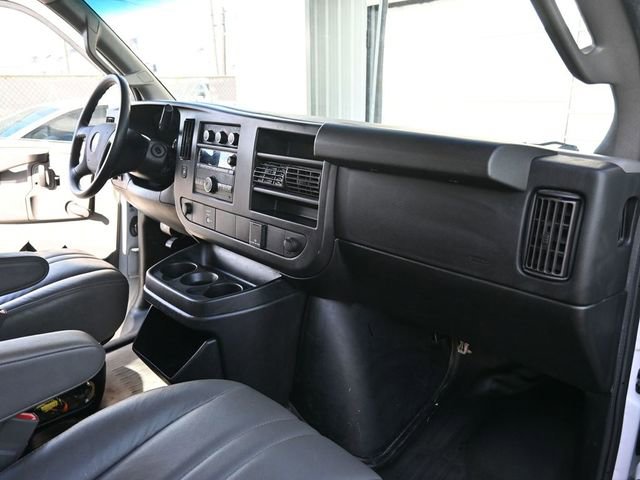 Used 2017 Chevrolet Express 3500 image 10