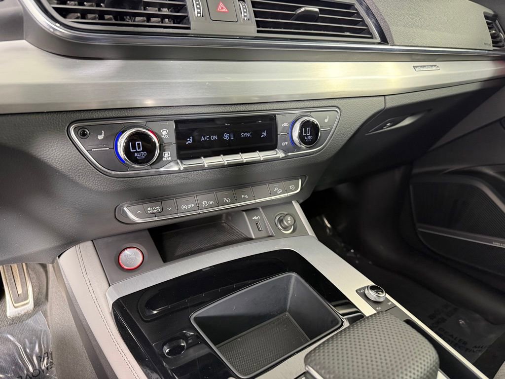 Used 2021 Audi SQ5 Prestige w/ Prestige Package image 26
