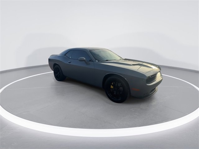 Used 2018 Dodge Challenger SXT image 2