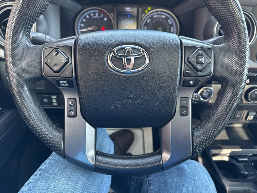 Used 2022 Toyota Tacoma TRD Off-Road image 32