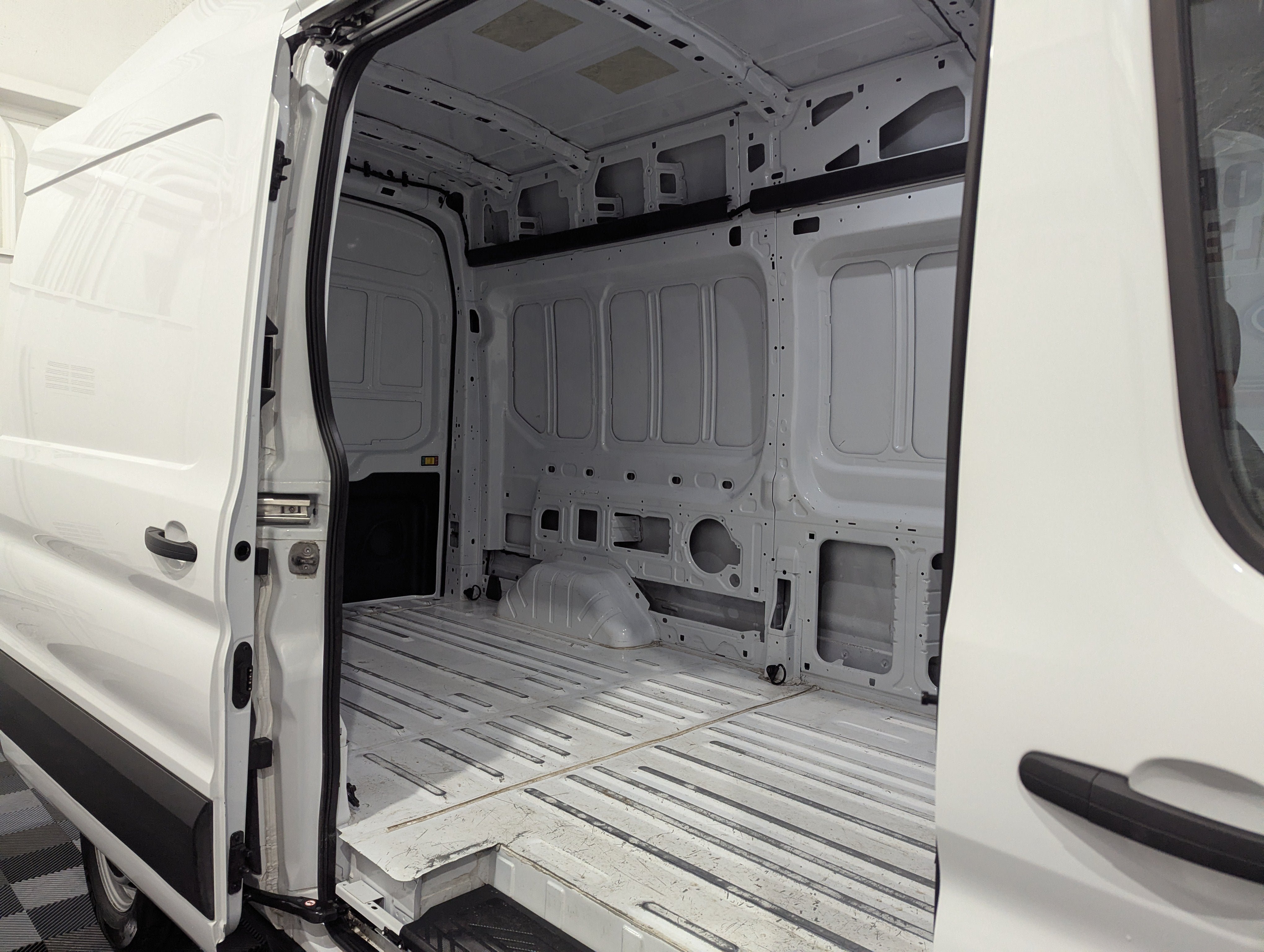 Used 2025 Ford Transit 250 148 High Roof RWD image 7