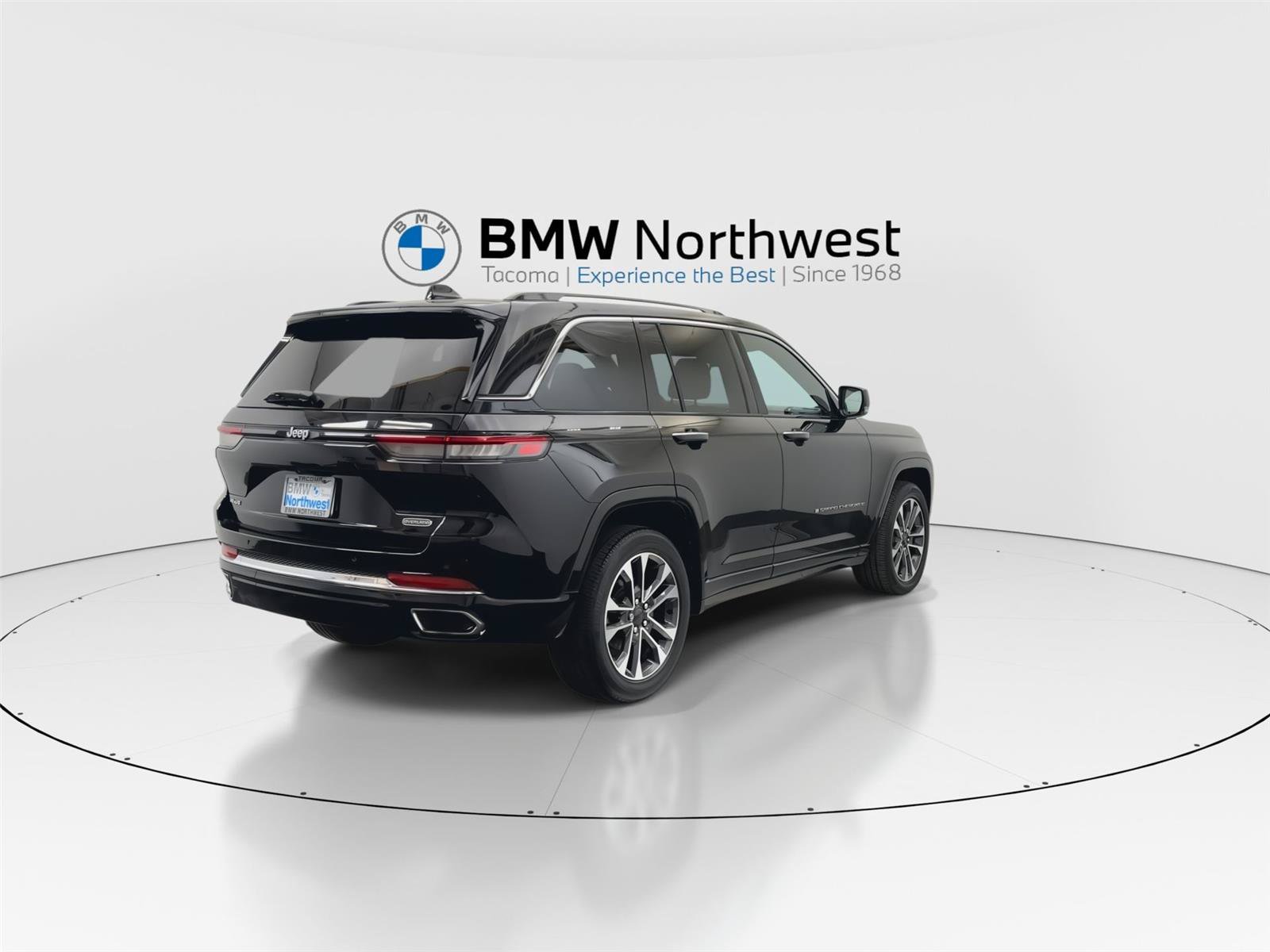 Used 2022 Jeep Grand Cherokee Overland AWD/4WD image 3