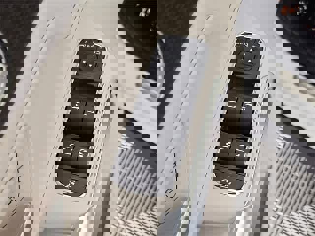 Certified 2025 Mercedes-Benz GLB 250 4MATIC image 90