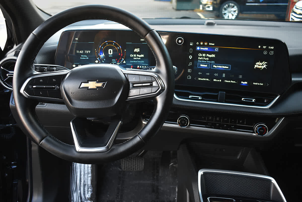Used 2025 Chevrolet Equinox LT AWD/4WD image 12