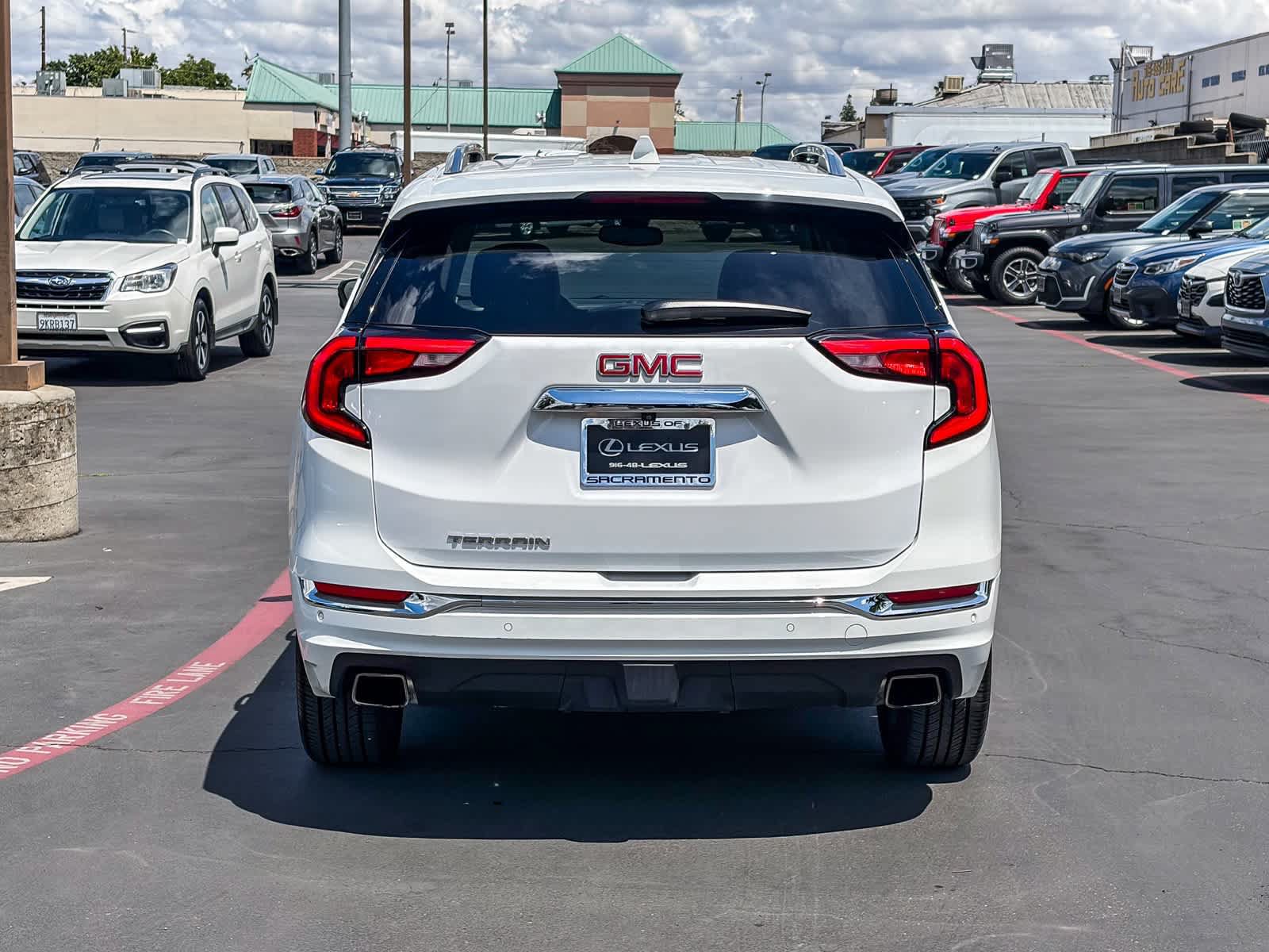 Used 2020 GMC Terrain Denali w/ Denali Premium Package FWD image 3