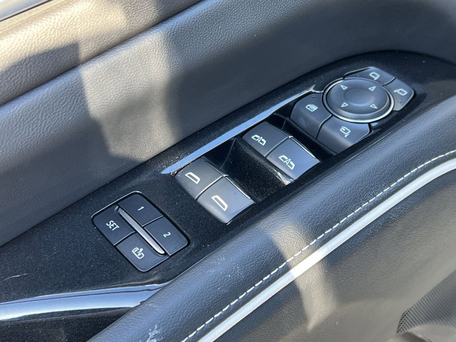 Used 2023 Cadillac Escalade ESV Premium Luxury image 13